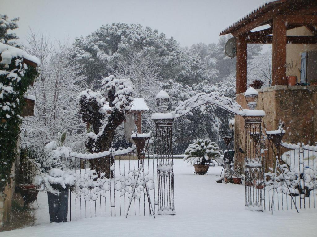 Le Mas Shabanou Bed and Breakfast Roquefort-les-Pins Exterior foto