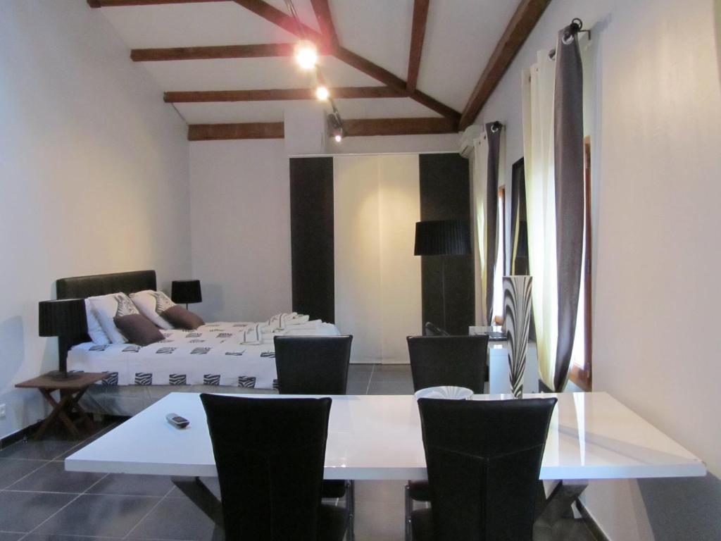 Le Mas Shabanou Bed and Breakfast Roquefort-les-Pins Habitación foto